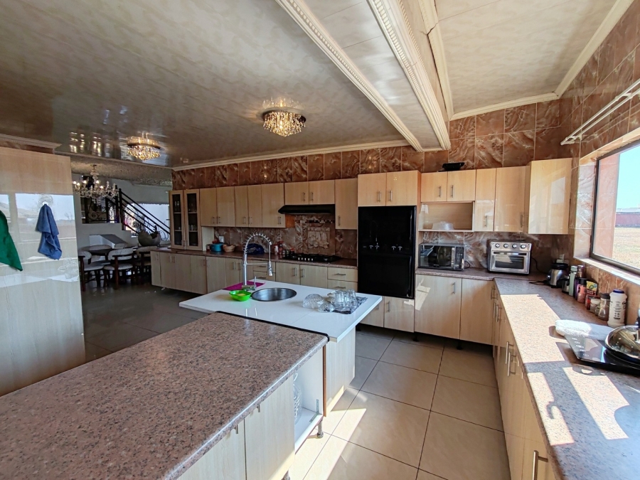 5 Bedroom Property for Sale in Grimbeeck Park North West